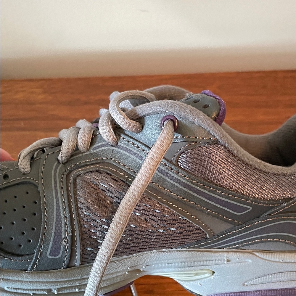 Easy Spirit Athletic Sneakers - Picture 8 of 9